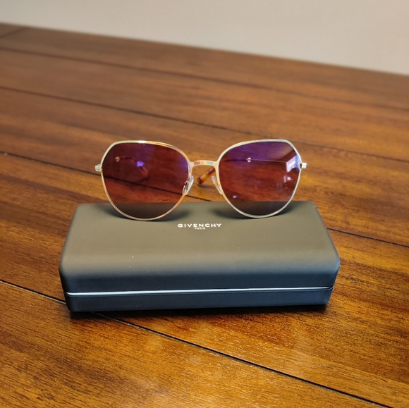 NEW Givenchy Sunglasses 😎 - Picture 12 of 13